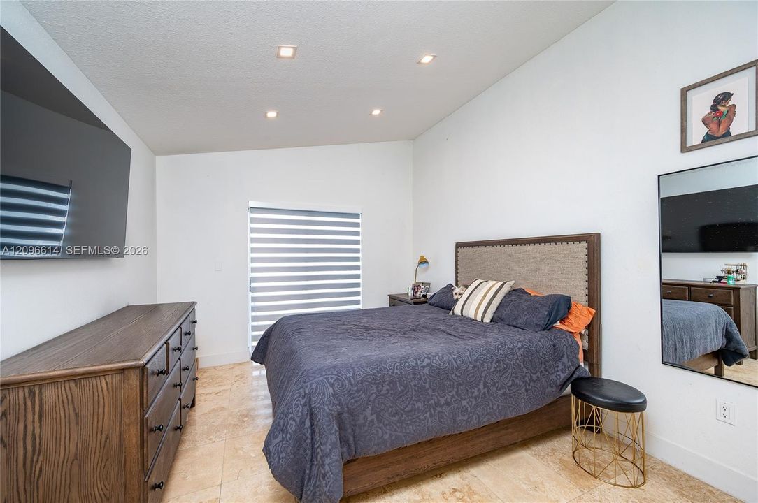 For Rent: $2,300 (1 beds, 1 baths, 694 Square Feet)