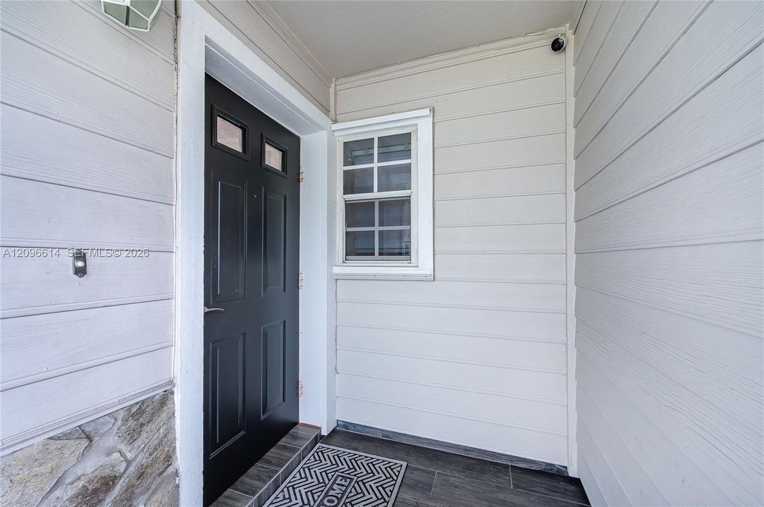 For Rent: $2,300 (1 beds, 1 baths, 694 Square Feet)