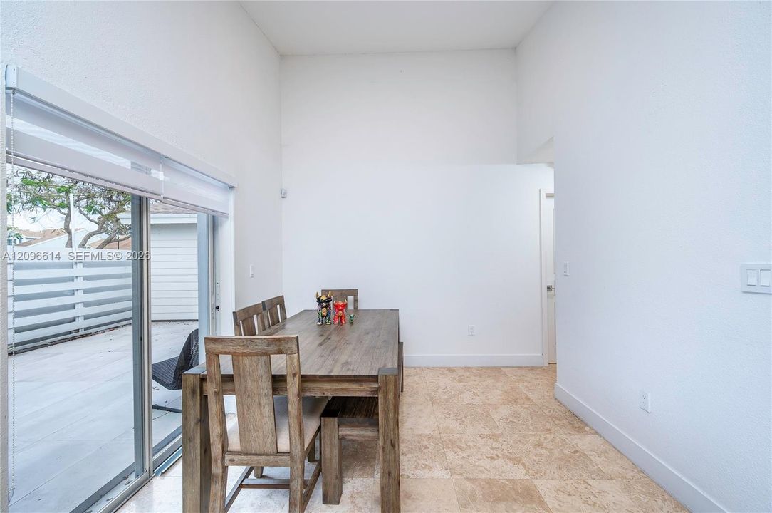 For Rent: $2,300 (1 beds, 1 baths, 694 Square Feet)
