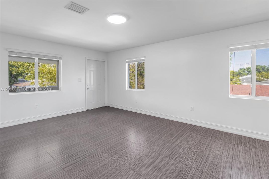 For Rent: $2,800 (3 beds, 2 baths, 2400 Square Feet)