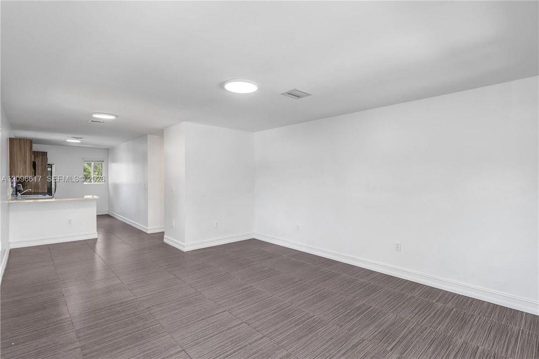 For Rent: $2,800 (3 beds, 2 baths, 2400 Square Feet)