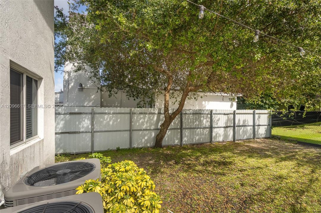 For Rent: $2,800 (3 beds, 2 baths, 2400 Square Feet)