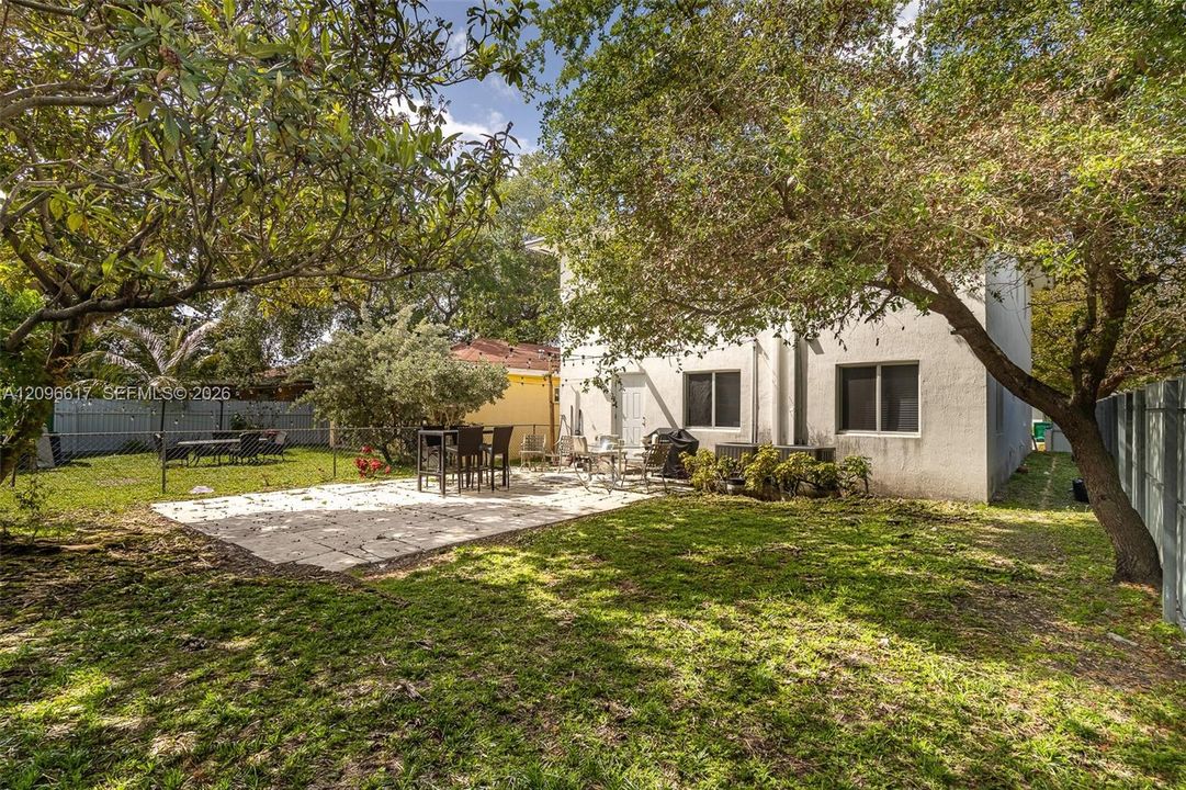 For Rent: $2,800 (3 beds, 2 baths, 2400 Square Feet)