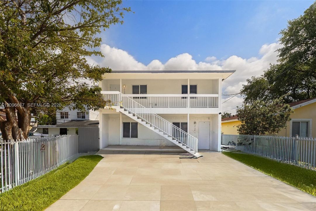 For Rent: $2,800 (3 beds, 2 baths, 2400 Square Feet)