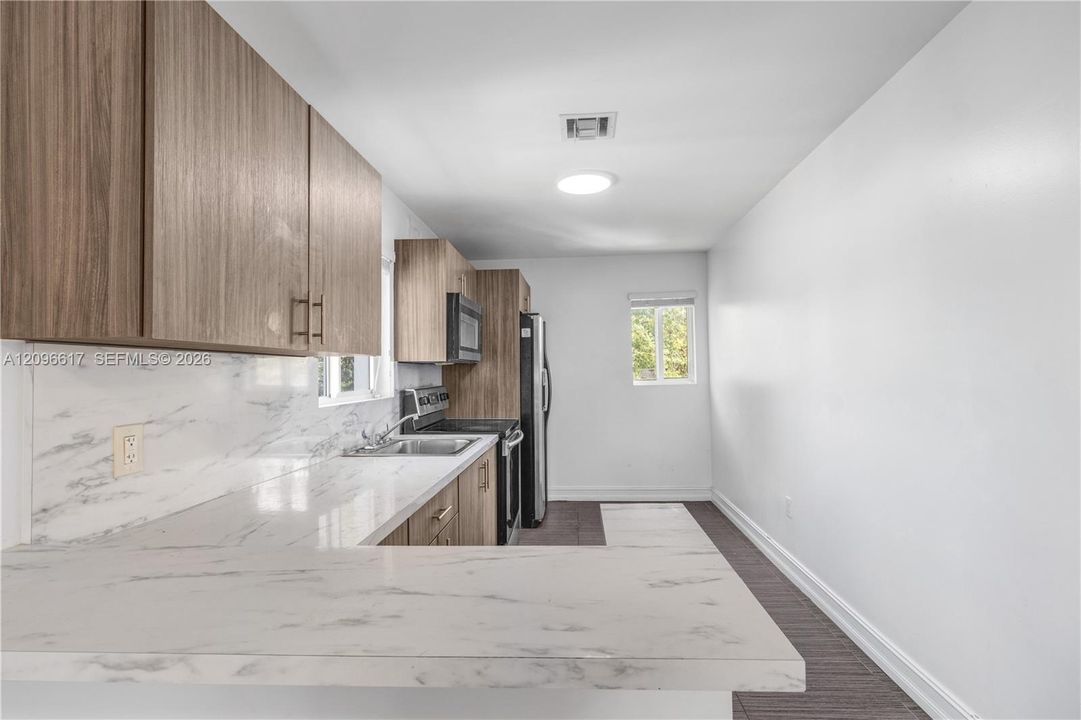 For Rent: $2,800 (3 beds, 2 baths, 2400 Square Feet)