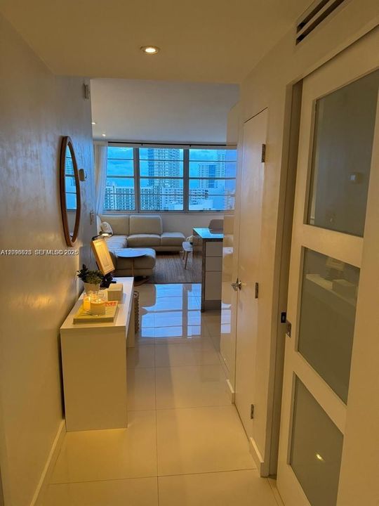 For Rent: $3,450 (0 beds, 1 baths, 592 Square Feet)