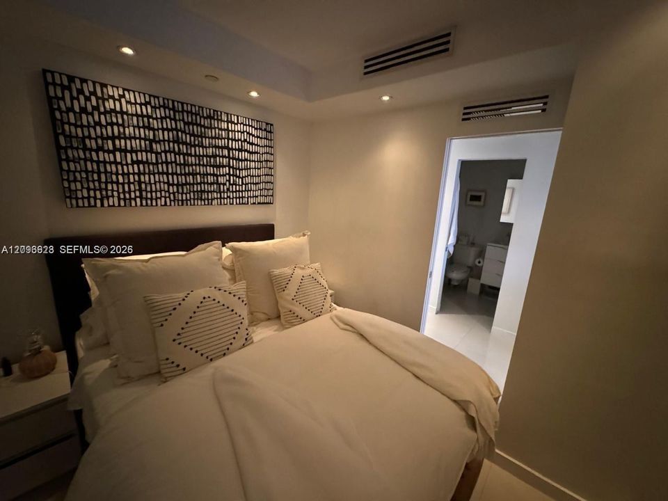 For Rent: $3,450 (0 beds, 1 baths, 592 Square Feet)