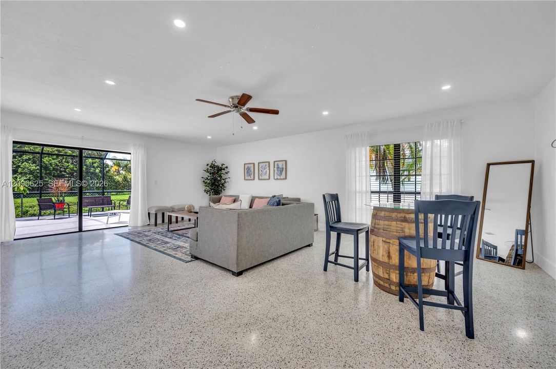 For Rent: $4,800 (4 beds, 2 baths, 2064 Square Feet)
