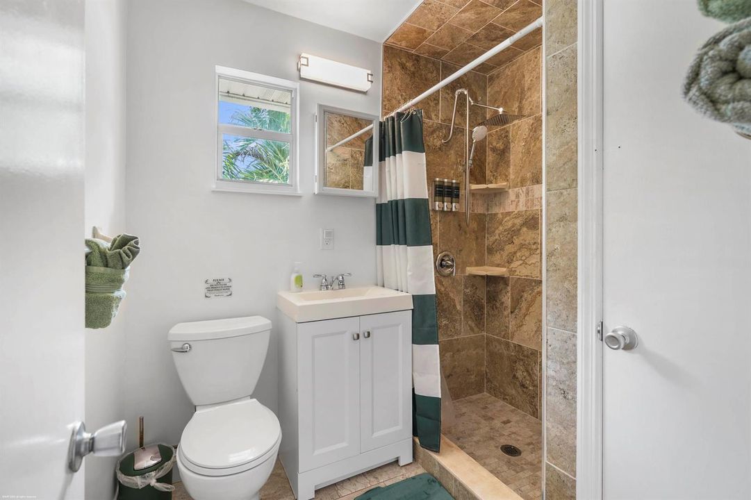 1578 Thumb Point Dr 082