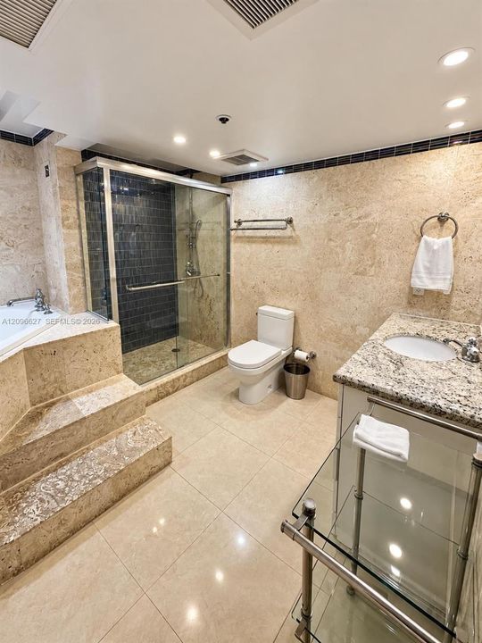 For Rent: $4,200 (2 beds, 2 baths, 960 Square Feet)