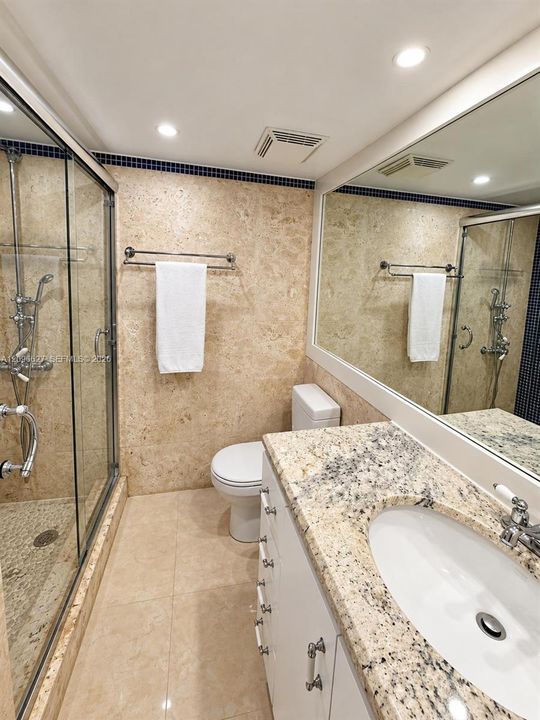 For Rent: $4,200 (2 beds, 2 baths, 960 Square Feet)