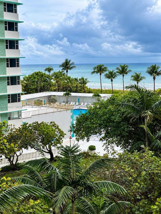 For Rent: $4,200 (2 beds, 2 baths, 960 Square Feet)