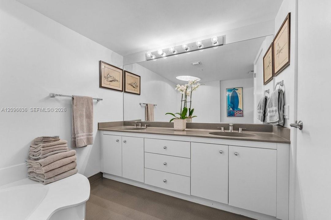 En Venta: $325,000 (2 camas, 2 baños, 1312 Pies cuadrados)
