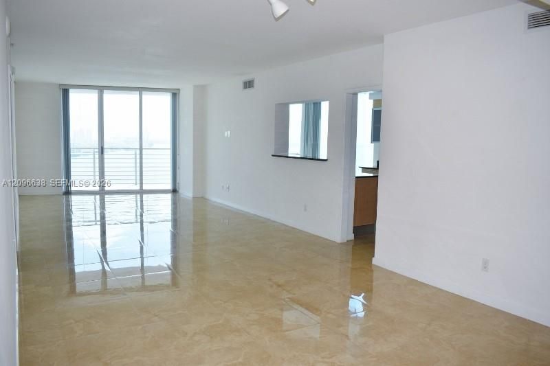 En Renta: $6,300 (3 camas, 2 baños, 1792 Pies cuadrados)