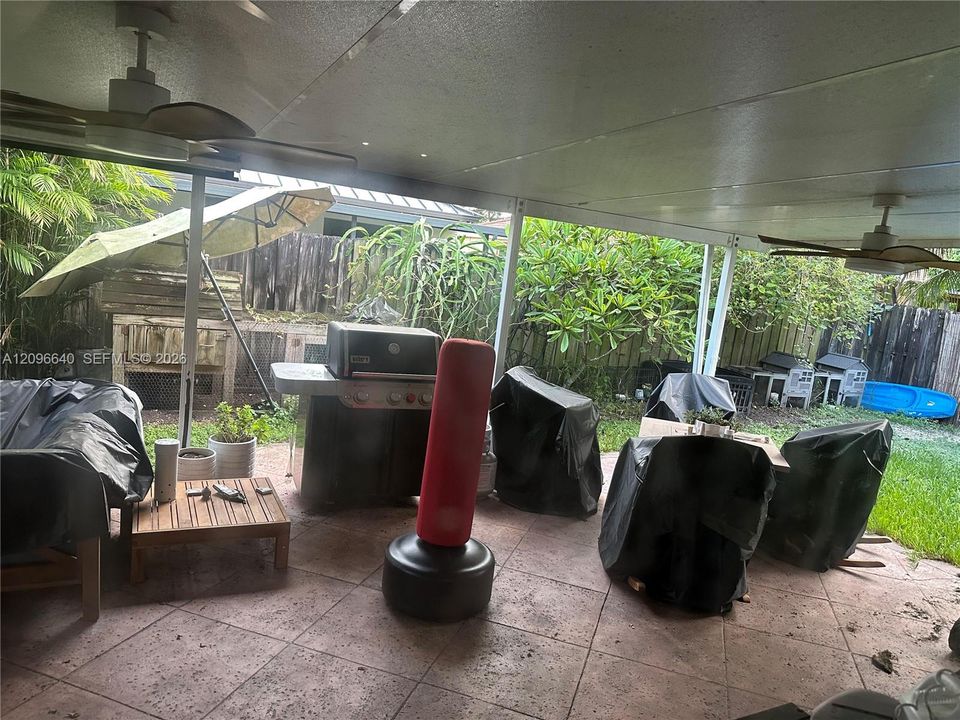 En Venta: $700,000 (4 camas, 2 baños, 1572 Pies cuadrados)