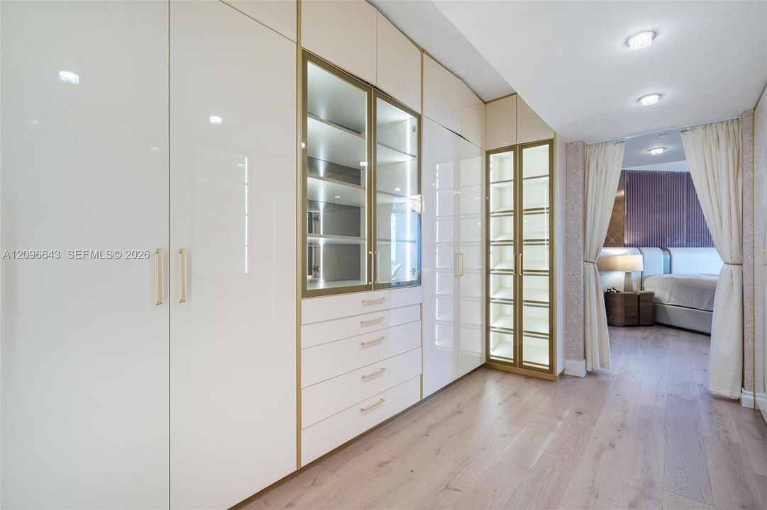 For Sale: $1,699,000 (2 beds, 2 baths, 1740 Square Feet)
