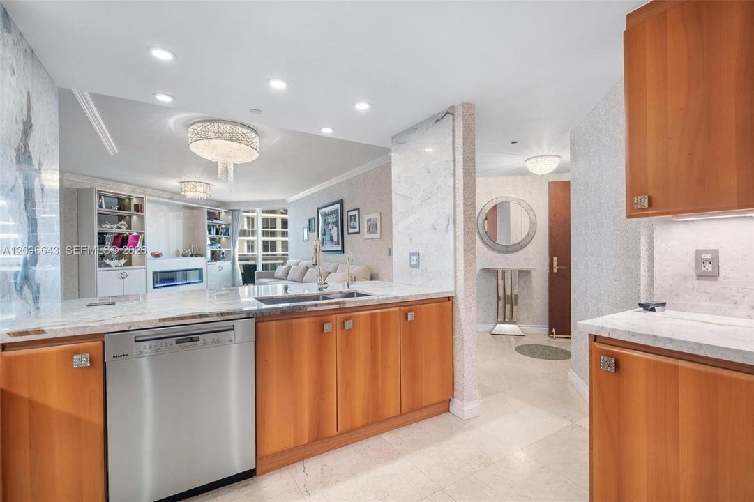 For Sale: $1,699,000 (2 beds, 2 baths, 1740 Square Feet)