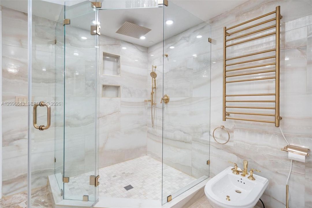 For Sale: $1,699,000 (2 beds, 2 baths, 1740 Square Feet)