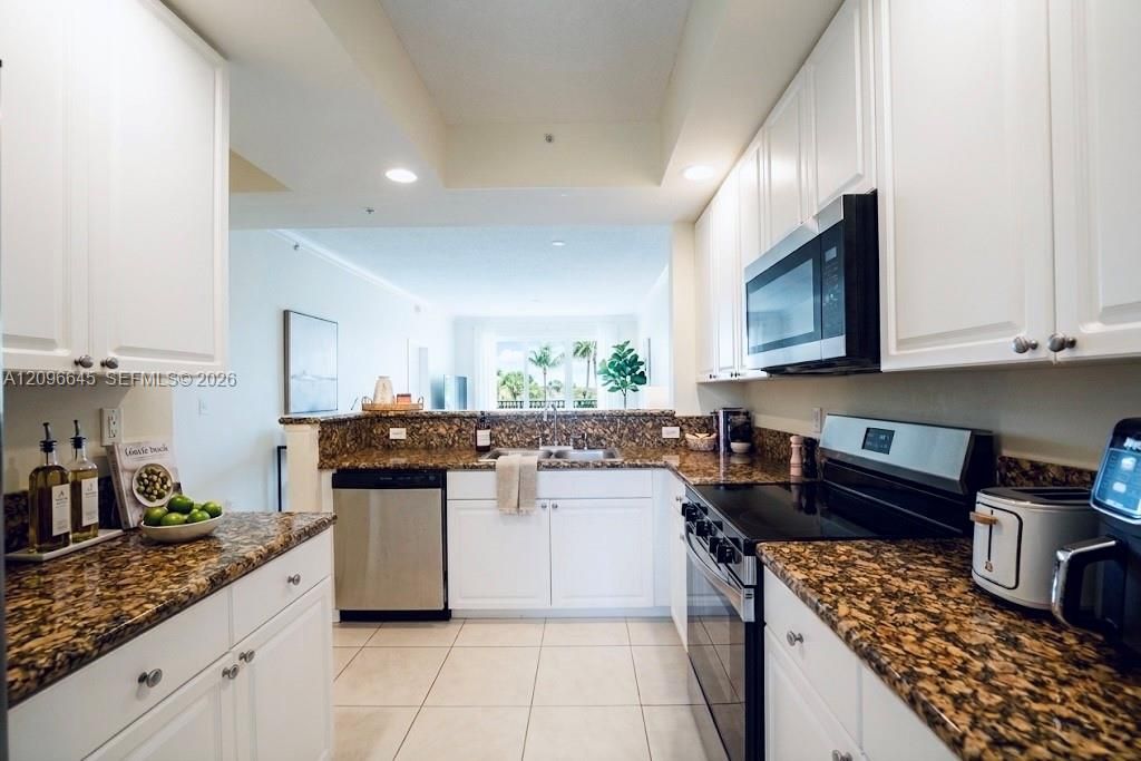 For Sale: $325,000 (2 beds, 2 baths, 1081 Square Feet)