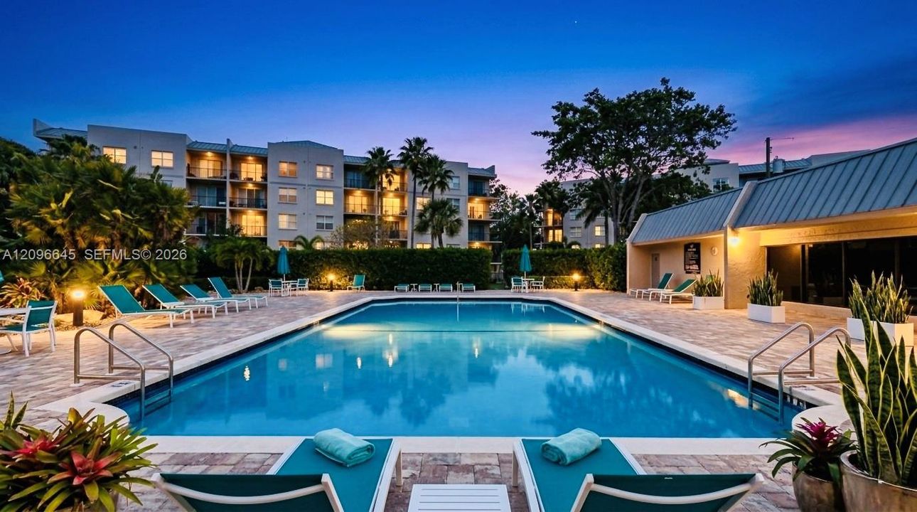 For Sale: $325,000 (2 beds, 2 baths, 1081 Square Feet)