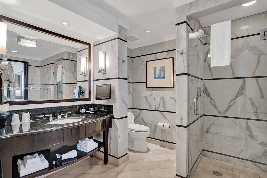 913-third bathroom