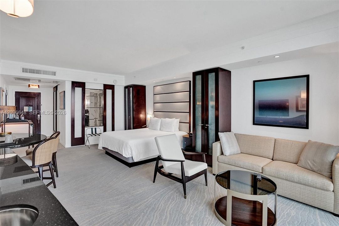 913-second bedroom