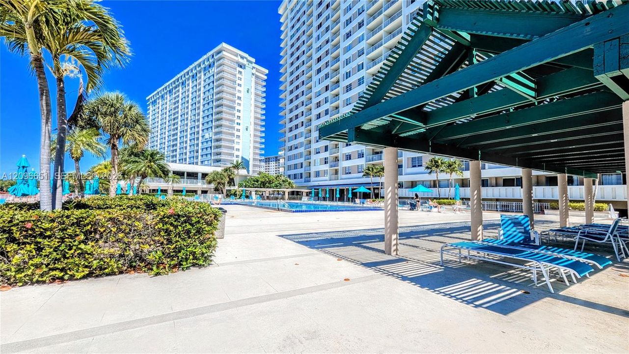 For Sale: $532,900 (3 beds, 2 baths, 1570 Square Feet)