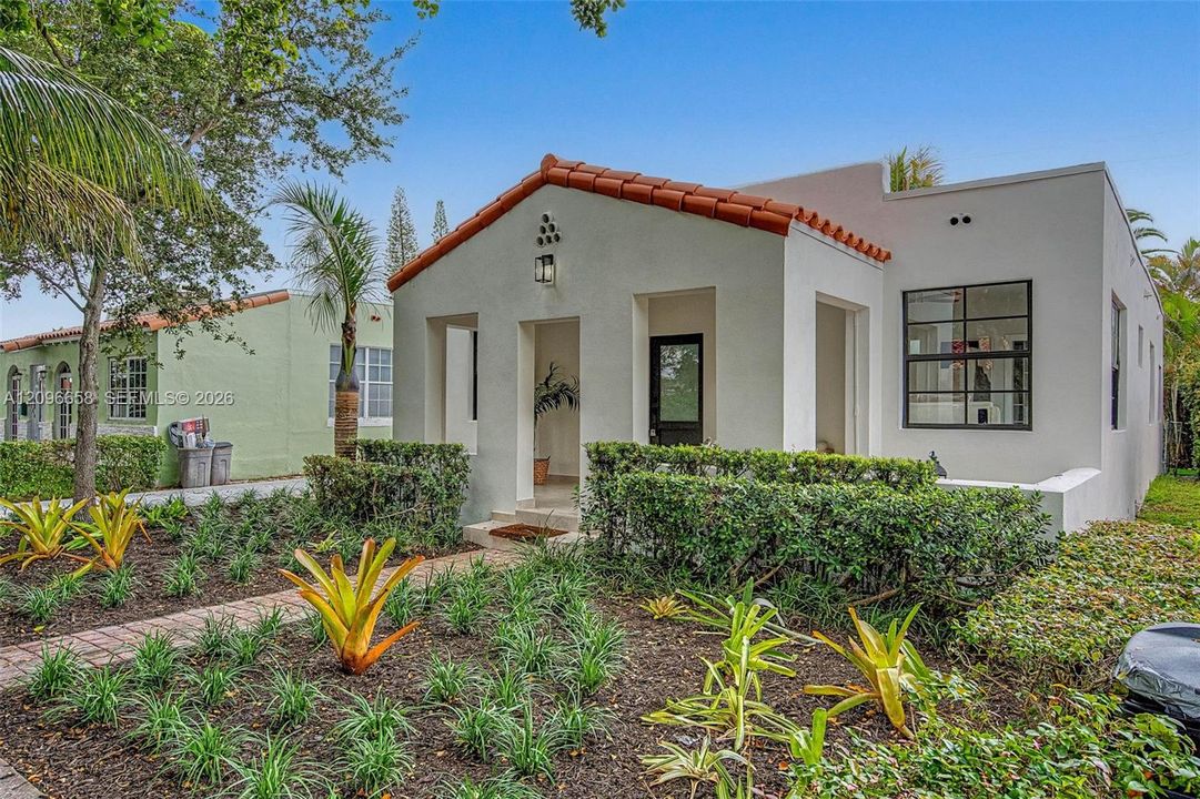 For Sale: $1,285,000 (3 beds, 1 baths, 1745 Square Feet)