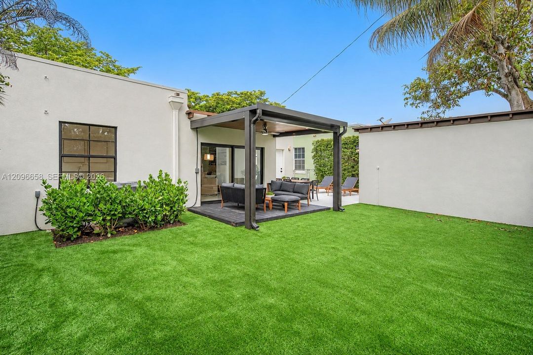 For Sale: $1,285,000 (3 beds, 1 baths, 1745 Square Feet)
