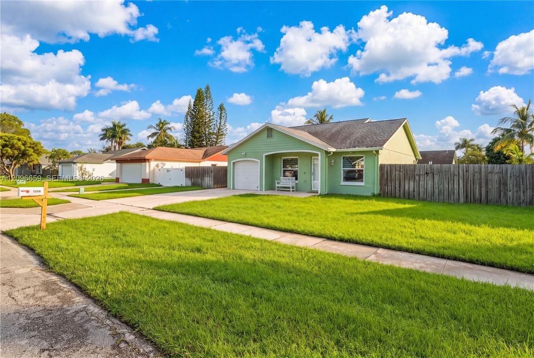 For Sale: $489,000 (3 beds, 2 baths, 1158 Square Feet)