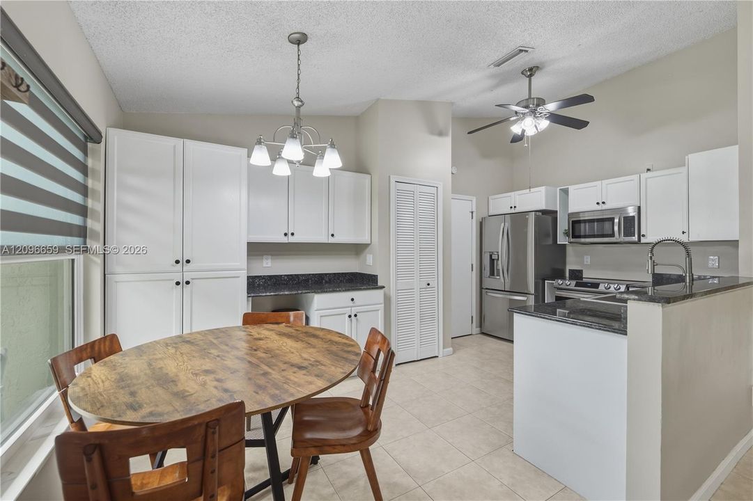 For Sale: $489,000 (3 beds, 2 baths, 1158 Square Feet)