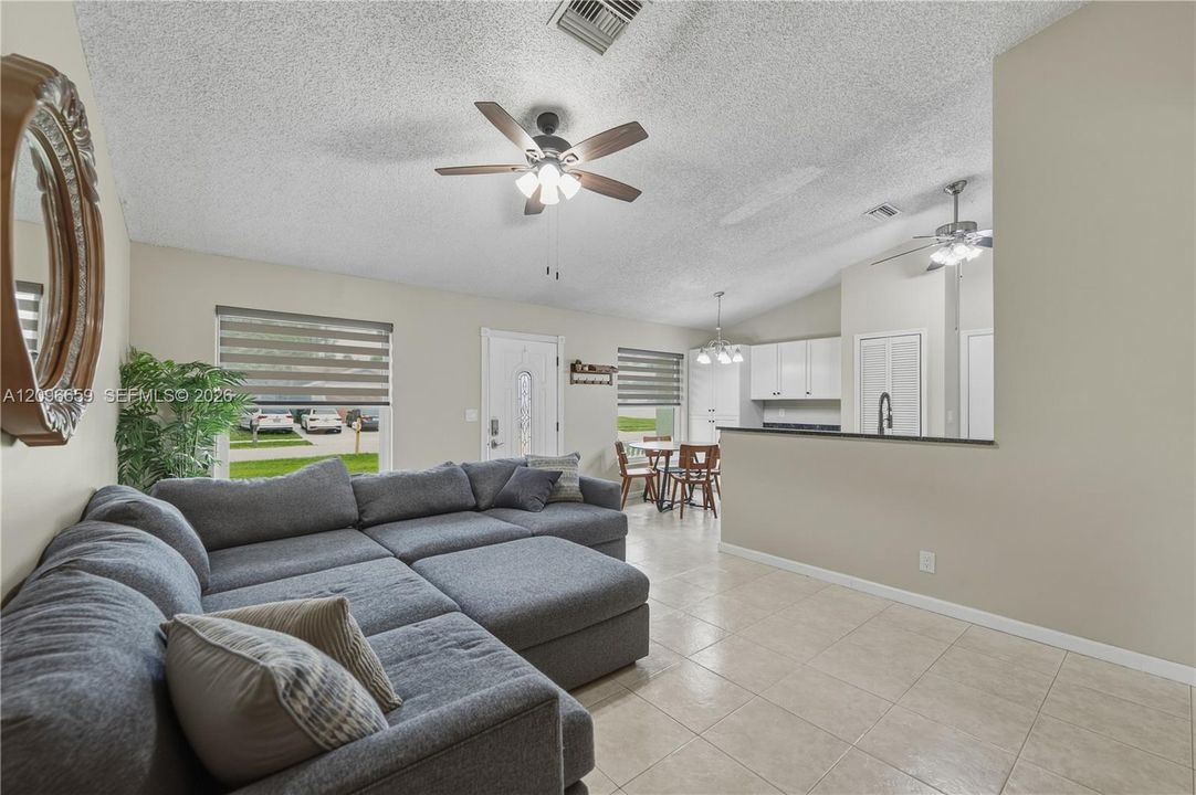 For Sale: $489,000 (3 beds, 2 baths, 1158 Square Feet)