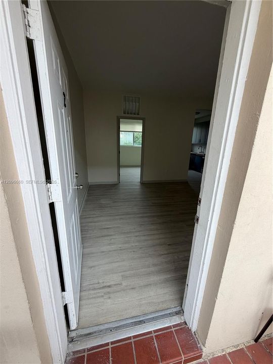 For Rent: $2,700 (2 beds, 1 baths, 850 Square Feet)