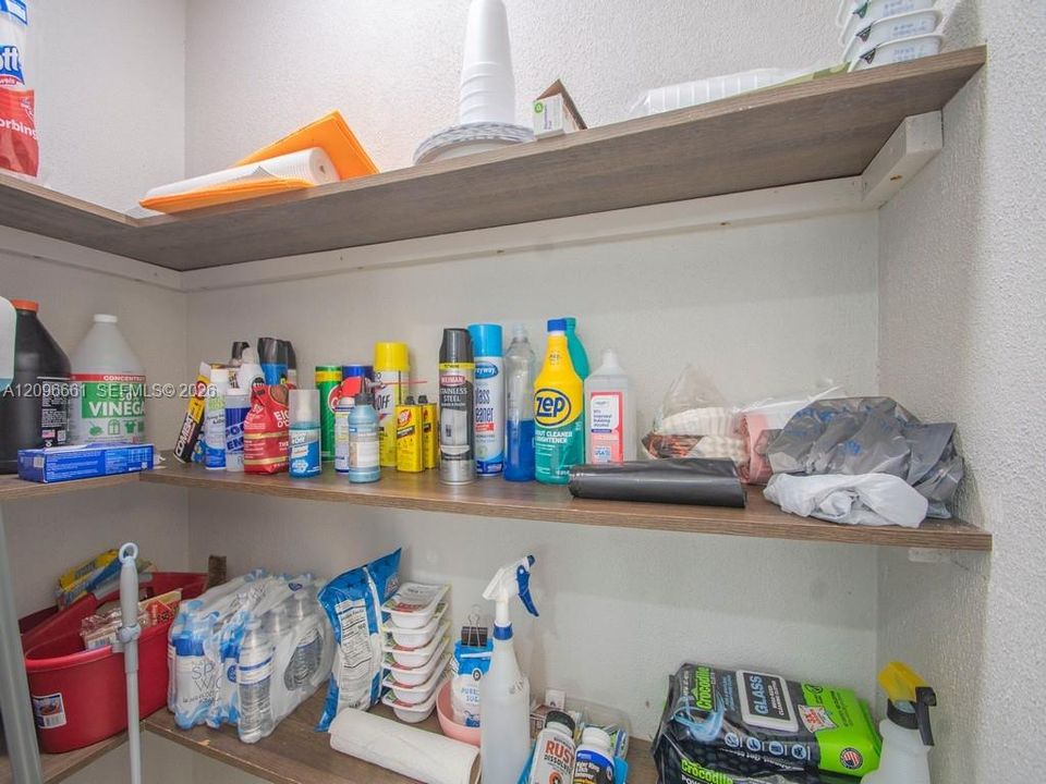 En Venta: $477,700 (3 camas, 2 baños, 2106 Pies cuadrados)