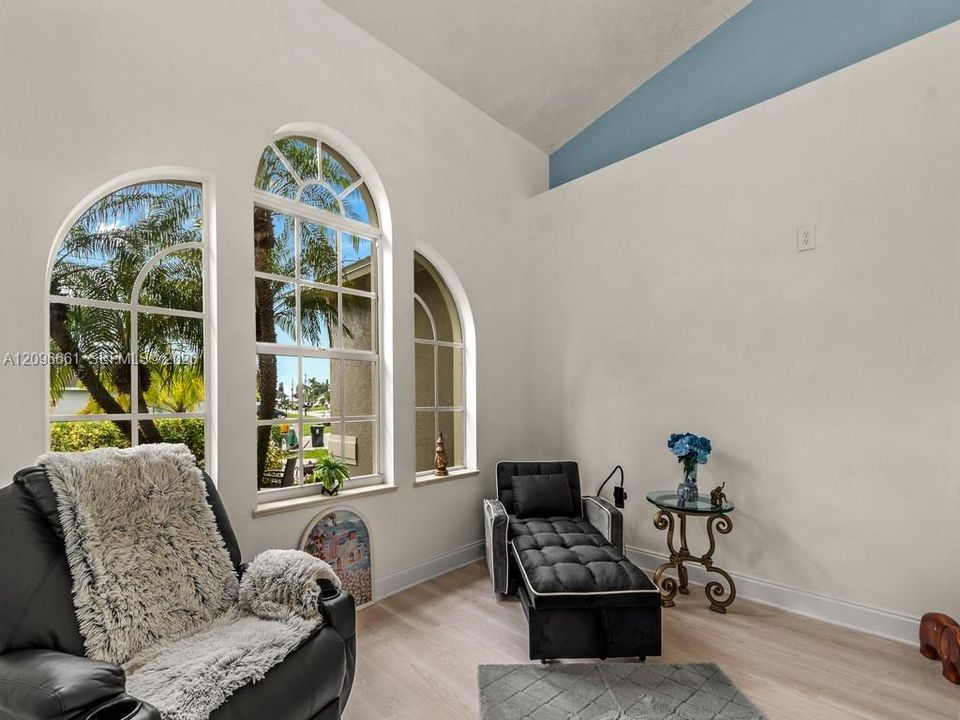 En Venta: $477,700 (3 camas, 2 baños, 2106 Pies cuadrados)