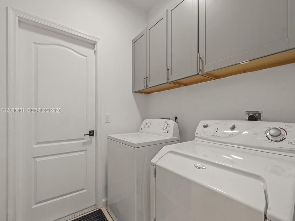 En Venta: $477,700 (3 camas, 2 baños, 2106 Pies cuadrados)