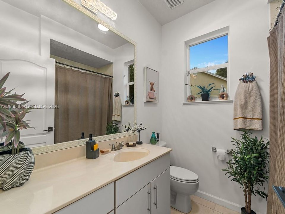 En Venta: $477,700 (3 camas, 2 baños, 2106 Pies cuadrados)