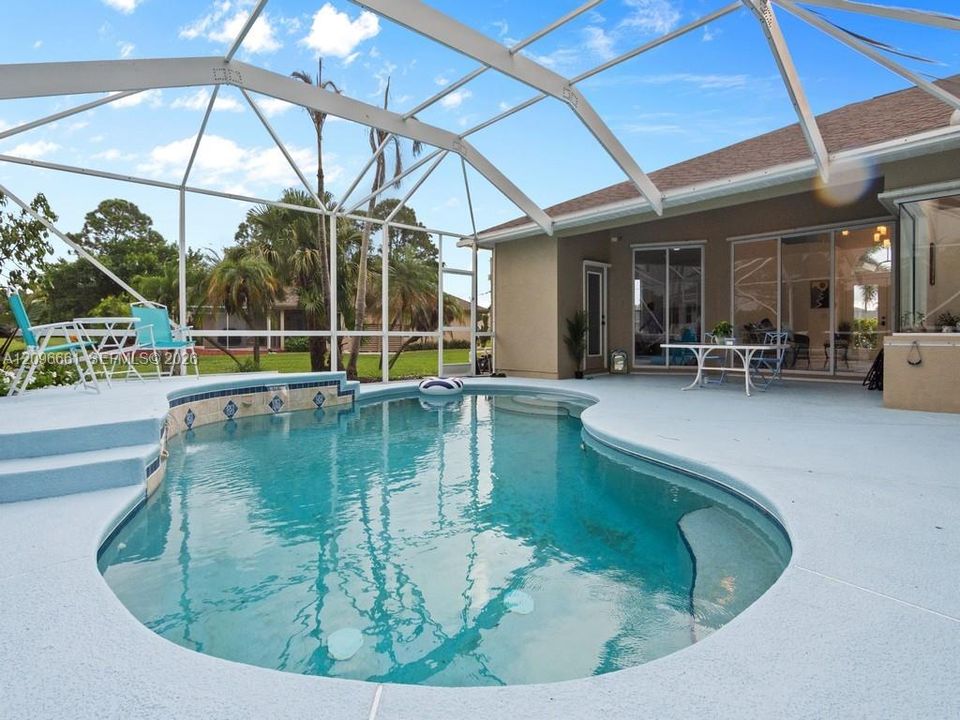 En Venta: $477,700 (3 camas, 2 baños, 2106 Pies cuadrados)
