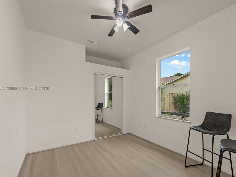 En Venta: $477,700 (3 camas, 2 baños, 2106 Pies cuadrados)