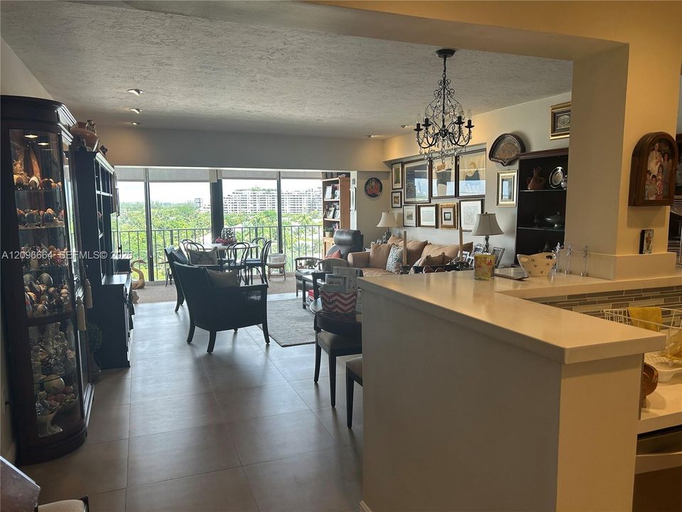 For Rent: $3,400 (1 beds, 1 baths, 1013 Square Feet)