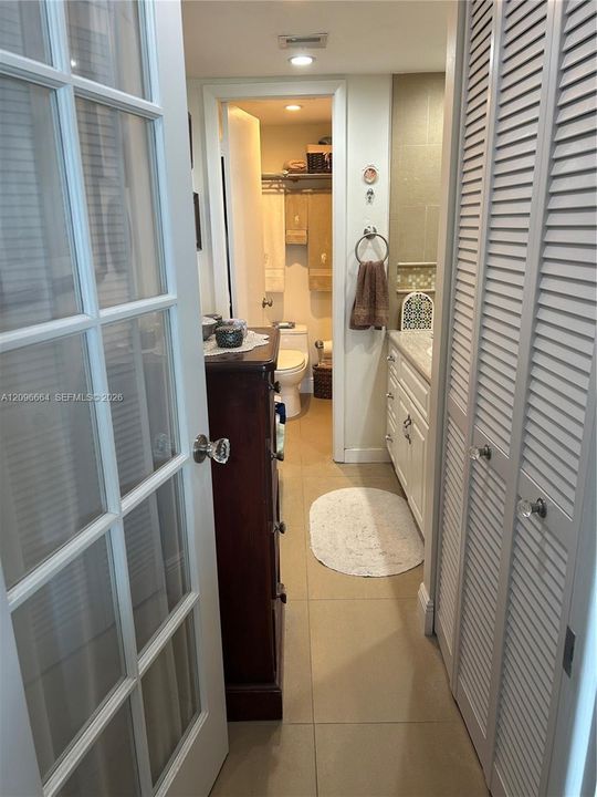 For Rent: $3,400 (1 beds, 1 baths, 1013 Square Feet)