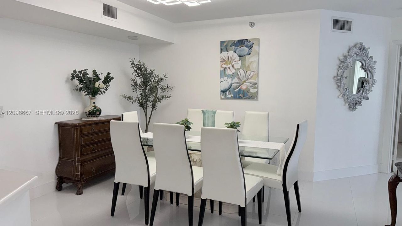 На продажу: $368,000 (2 спален, 2 ванн, 1181 Квадратных фут)