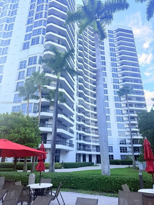 На продажу: $368,000 (2 спален, 2 ванн, 1181 Квадратных фут)