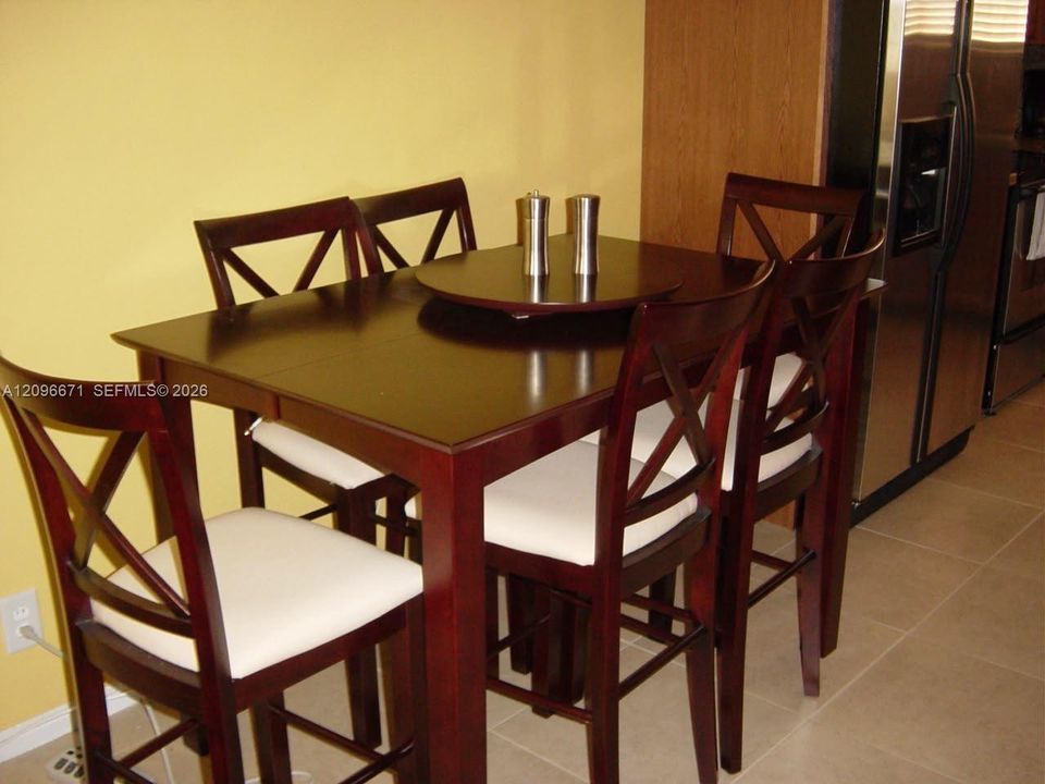 En Renta: $2,400 (2 camas, 2 baños, 1075 Pies cuadrados)