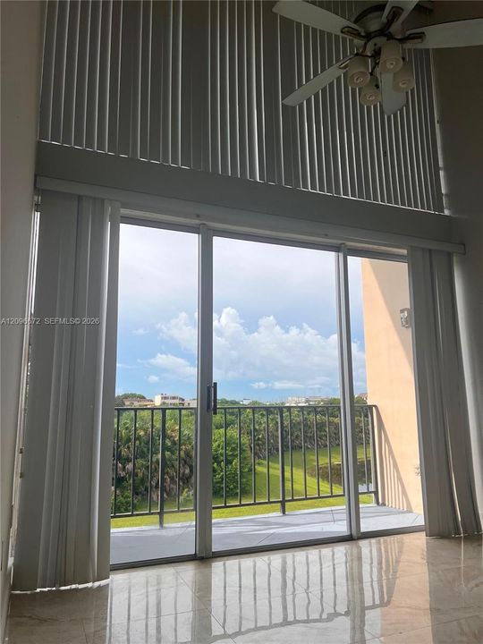 For Rent: $2,300 (1 beds, 2 baths, 1076 Square Feet)