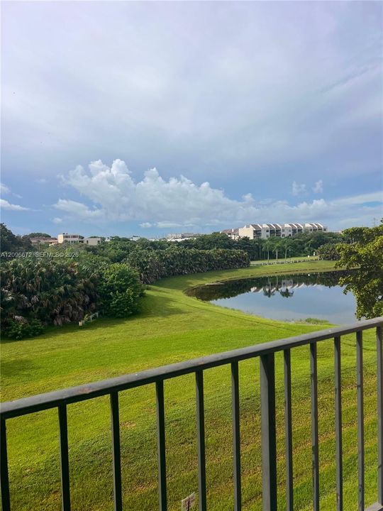 For Rent: $2,300 (1 beds, 2 baths, 1076 Square Feet)