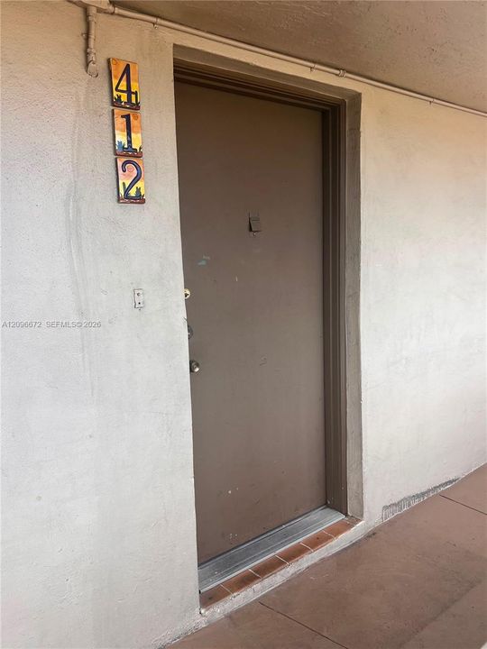 For Rent: $2,300 (1 beds, 2 baths, 1076 Square Feet)