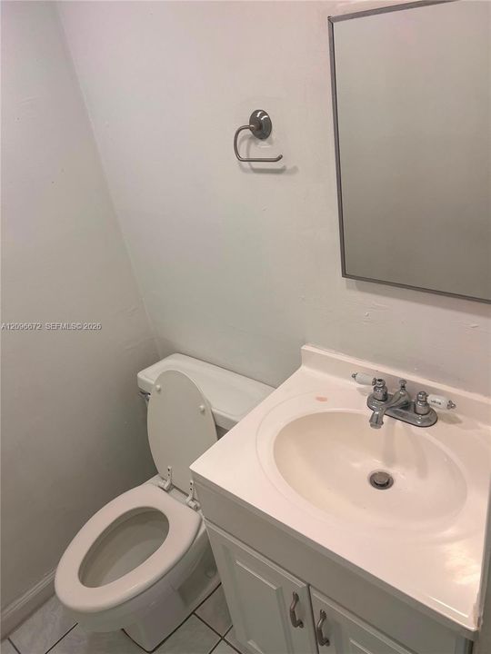 For Rent: $2,300 (1 beds, 2 baths, 1076 Square Feet)