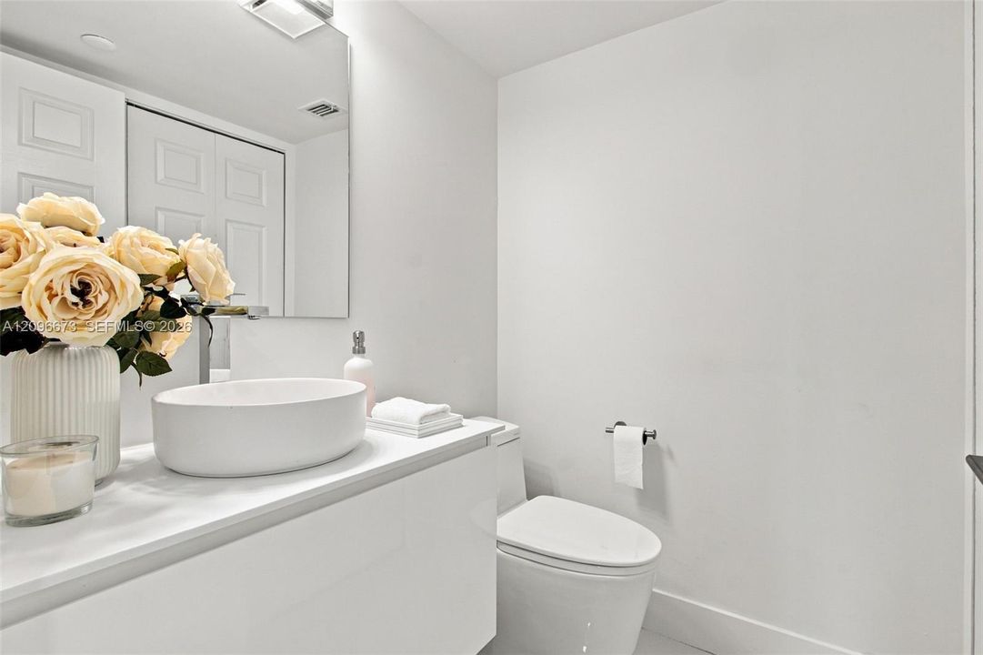 For Sale: $759,998 (2 beds, 2 baths, 1365 Square Feet)