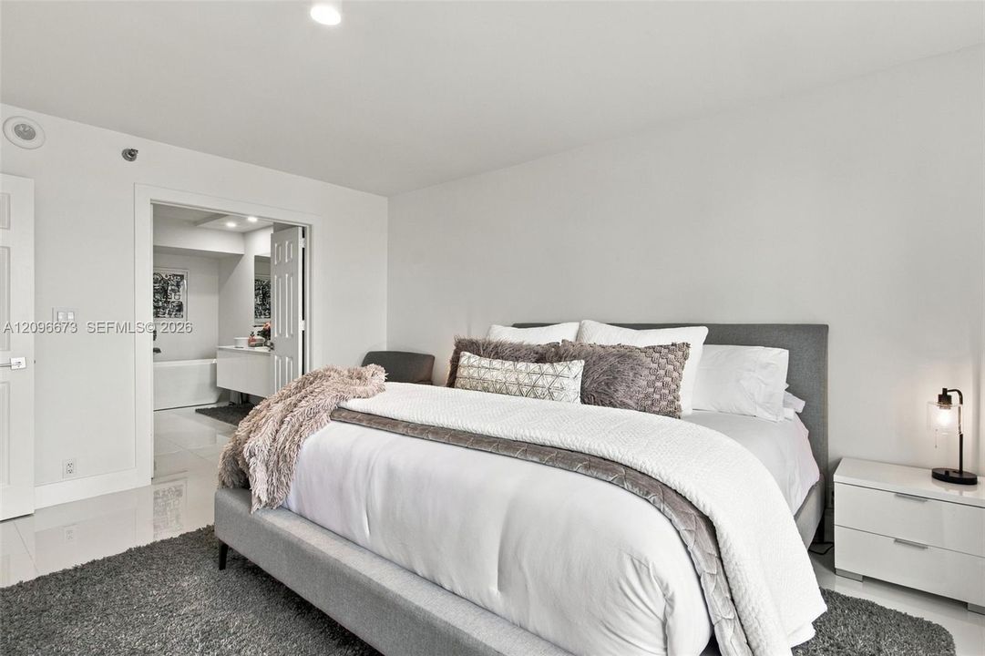 For Sale: $759,998 (2 beds, 2 baths, 1365 Square Feet)